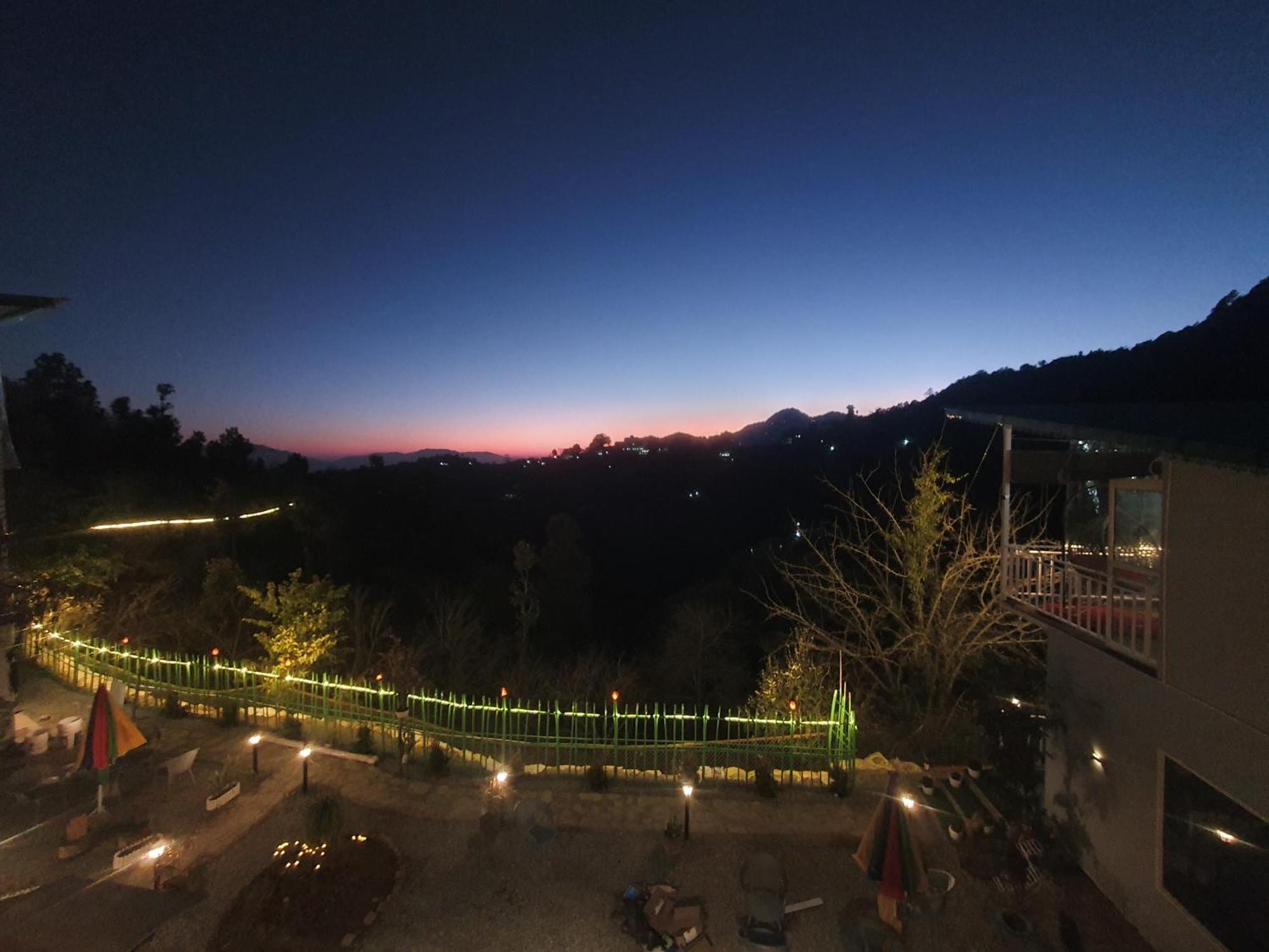 The Rare One'S Mukteshwar - Resort & Cafe Exterior photo